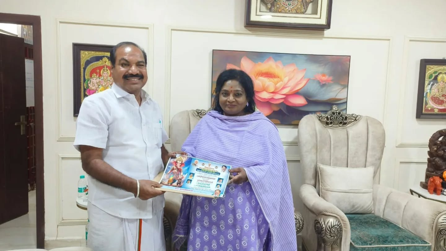 Presenting a memento to former Governor Tamilisai Soundararajan during a felicitation visit.